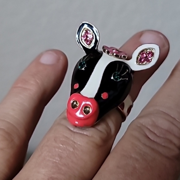 Vintage BETSEY JOHNSON Lady Luck Collection Holstein Girl Cow Head Ring. Size 8 - Picture 1 of 8